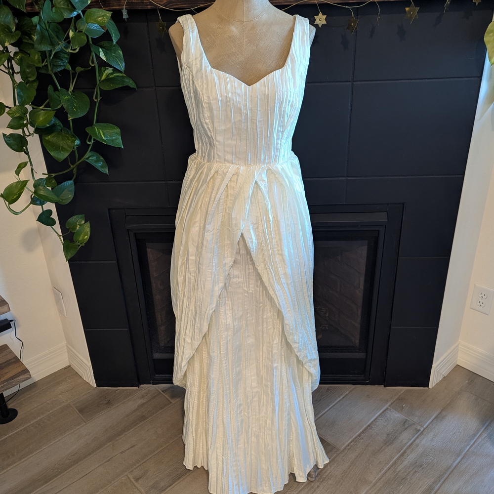 Charming Vintage Wedding Dress with Tiered Wrap Design and Sweetheart Neckline